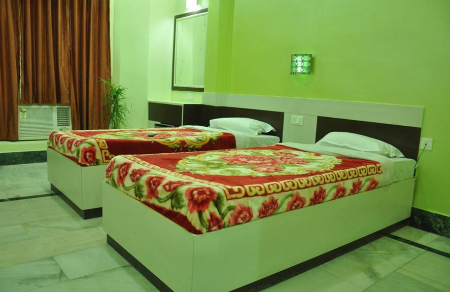 Hotel Kiran Palace Varanasi Room photo