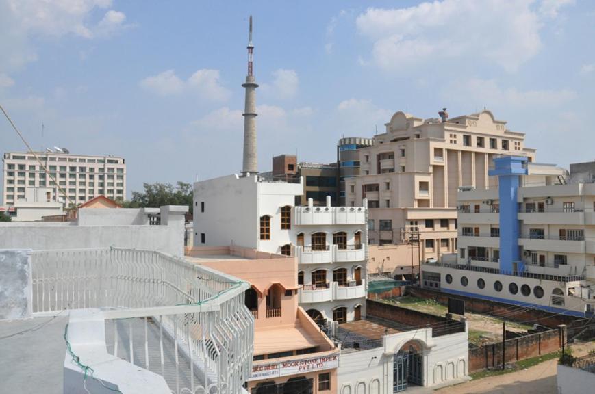 Hotel Kiran Palace Varanasi Exterior photo