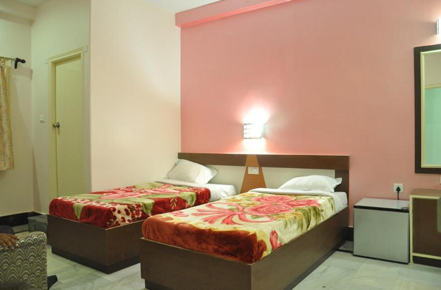 Hotel Kiran Palace Varanasi Exterior photo