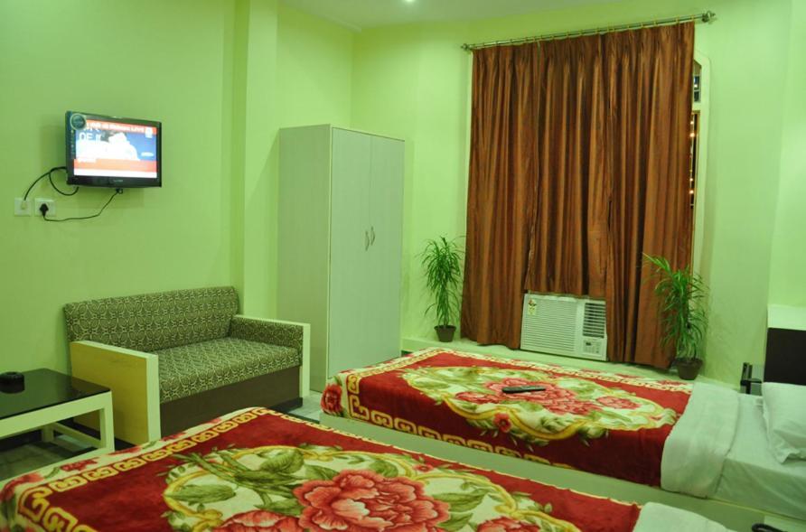 Hotel Kiran Palace Varanasi Exterior photo