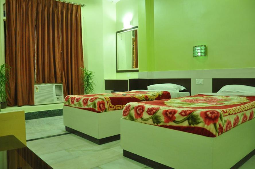 Hotel Kiran Palace Varanasi Exterior photo